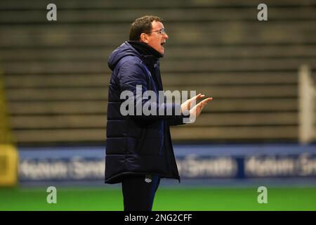 Greenock, Royaume-Uni. 17th févr. 2023. 17th février 2023 ; Cappielow Park, Greenock, Écosse : Scottish Championship football Greenock Morton versus Dundee ; le directeur de Dundee Gary Bowyer donne des instructions crédit: Action plus Sports Images/Alay Live News Banque D'Images