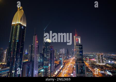 Vue imprenable sur Dubaï au coucher du soleil Banque D'Images