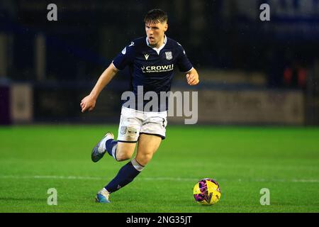 Greenock, Royaume-Uni. 17th févr. 2023. 17th février 2023 ; Cappielow Park, Greenock, Écosse : Scottish Championship football Greenock Morton versus Dundee ; Josh Mulligan de Dundee sur le ballon Credit: Action plus Sports Images/Alay Live News Banque D'Images