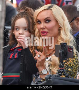 Hollywood, États-Unis. 17th févr. 2023. Coco Austin et Chanel Nicole Melle à la cérémonie des étoiles de la Marche de la renommée hollywoodienne de Ice-T à Hollywood, CA sur 17 février 2023 © Lisa OConnor / AFF-USA.com crédit: AFF/Alamy Live News Banque D'Images