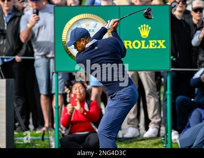 Pacific Palisades, Californie, États-Unis. 16th févr. 2023. Tiger Woods débarque sur le 10th trous du premier tour de la Genèse Invitational au Riviera Country Club sur 16 février 2023. Il a terminé le deuxième tour sous le par. (Credit image: © Mark Edward Harris/ZUMA Press Wire) USAGE ÉDITORIAL SEULEMENT! Non destiné À un usage commercial ! Banque D'Images