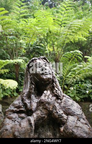 Scène sculpturale grandeur nature du chemin de la Croix pour la procession spirituelle catholique romaine à Bukit DOA Tomohon (colline de prière de Tomohon), qui est situé au pied du mont Mahawu à Kakaskasen, Tomohon, Sulawesi Nord, Indonésie. Banque D'Images