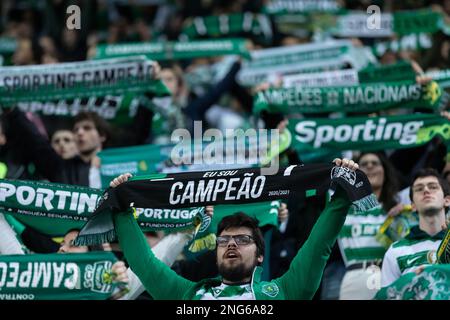 16 février 2023. Lisbonne, Portugal. Supporters sportifs pendant le match du 1st Leg of the Playoff pour l'UEFA Europa League, Sporting CP vs Midtjylland © Alexandre de Sousa/Alay Live News Banque D'Images