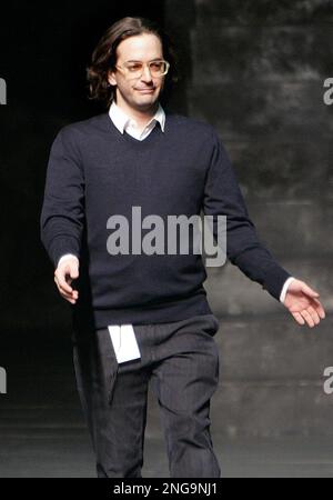 A model wears a creation by American fashion designer Marc Jacobs for Louis Vuitton  Fall-Winter 2005-2006 ready-to-wear collection presentation in Paris,  France, on March 6, 2005. Photo by Java/ABACA Stock Photo 