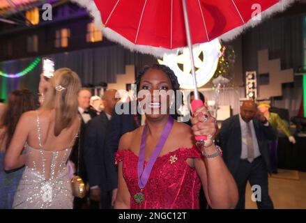 St. Le maire de Louis, Tishaura Jones, mène la parade à travers Union Station alors que le bal du maire commence le week-end Mardi gras à St. Louis, vendredi, 17 février 2023. La deuxième plus grande parade et célébration Mardi gras aux États-Unis sera le samedi matin, 18 février 2023 à Saint-Louis. Photo par Bill Greenblatt/UPI crédit: UPI/Alay Live News Banque D'Images