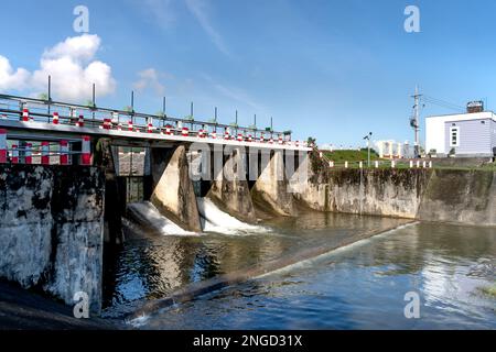 Travaux d'irrigation - barrage de rétention d'eau dans la zone touristique de Little Village dans la commune de Dien Khanh, province de Khanh Hoa, Vietnam Banque D'Images