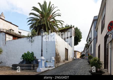 Petite ville de Icod de los Vinos, qui abrite un arbre de dragon emblématique et des tunnels de lave. Banque D'Images