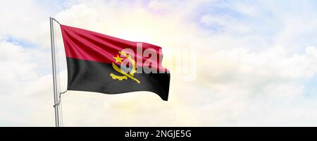 Drapeau de l'Angola sur fond de ciel. 3D rendu Banque D'Images