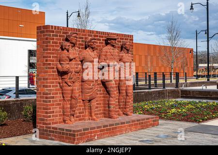 Montgomery, Alabama, USA-7 février 2023 : gros plan de l'œuvre d'art en briques honorant les militants des droits civils sur l'Legacy Plaza situé de l'autre côté de la rue Banque D'Images