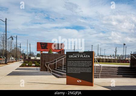 Montgomery, Alabama, USA-7 février 2023 : place de l'héritage située en face du musée de l'héritage : de l'esclavage à l'incarcération de masse à Do Banque D'Images