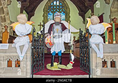 Des fracas trouvés sur la piste des fracas lors du festival annuel Kettlewell Scarecrow qui s'est tenu en août dans les Yorkshire Dales, dans le North Yorkshire Banque D'Images