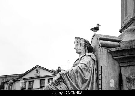 Lisbonne, Portugal- 22 octobre 2022 : sculpture à la base de la colonne de Pedro IV à Lisbonne représentant la tempérance Banque D'Images