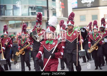 Toronto Ontario, Canada- 20 mars 2022 : une bande de marche à la rue Toronto Défilé de la fête de Patrick.c Banque D'Images