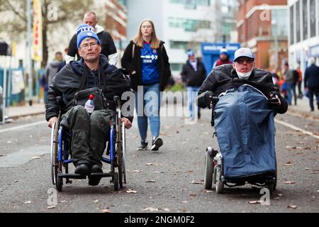 Les fans de la ville d'Ipswich arrivent avant le début du match de la Sky Bet League One à Portman Road, Ipswich. Date de la photo: Samedi 18 février 2023. Banque D'Images