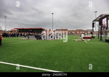 L'illustration montre la cérémonie d'adieu d'Arne Espeel, gardien de but de 25 ans de Winkel Sport B qui est décédé la semaine dernière lors d'un match de football, le jeune homme a sauvé un autre coup de pied de pénalité et s'est ensuite effondré, à Sint-Eloois-Winkel, le samedi 18 février 2023. BELGA PHOTO KURT DESPLENTER Banque D'Images