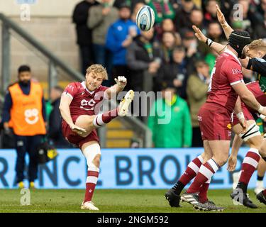 Gus Warr of sale Sharks Box Kicks pendant le match de Premiership de Gallagher Northampton Saints vs sale Sharks at Franklin's Gardens, Northampton, Royaume-Uni, 18th février 2023 (photo de Nick Browning/News Images) Banque D'Images