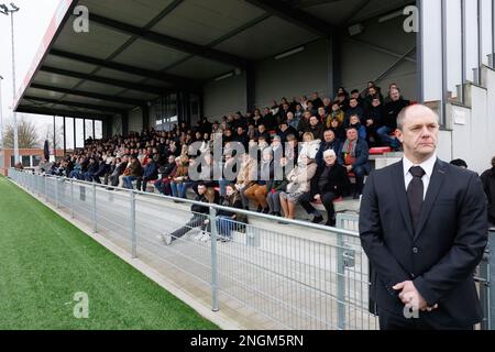 L'illustration montre la cérémonie d'adieu d'Arne Espeel, gardien de but de 25 ans de Winkel Sport B qui est décédé la semaine dernière lors d'un match de football, le jeune homme a sauvé un autre coup de pied de pénalité et s'est ensuite effondré, à Sint-Eloois-Winkel, le samedi 18 février 2023. BELGA PHOTO KURT DESPLENTER Banque D'Images