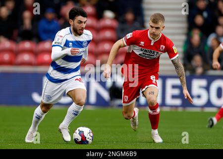 La présidente Ilias des Queens Park Rangers et Riley McGree de Middlesbrough en action pendant le match du championnat Sky Bet au stade Riverside, à Middlesbrough. Date de la photo: Samedi 18 février 2023. Banque D'Images