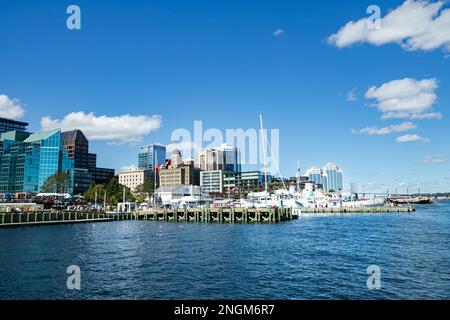 Halifax vue sur le front de mer depuis le traversier - Halifax, Nouvelle-Écosse, Canada Banque D'Images