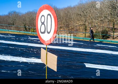 Lavaur, France. 18th févr. 2023. Une action de rébellion d'extinction au siège de Pierre Fabre pour manifester contre l'autoroute A69. France, Lavaur sur 18 février 2023.photo par Patricia Huchot-Boissier/ABACAPRESS.COM crédit: Abaca presse/Alamy Live News Banque D'Images