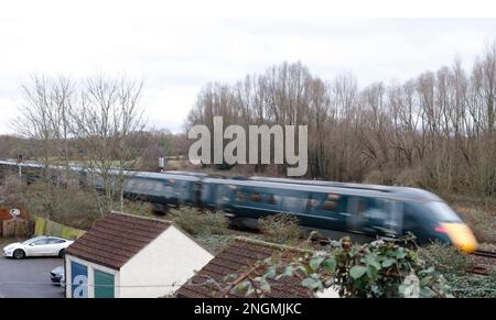 Great Western main Line train approchant Taunton à la River Tone, Bathpool Bridge, Bathpool, Taunton, Somerset, Angleterre, United Banque D'Images