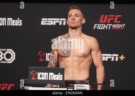 17 février 2023, Las Vegas, Nevada, Las Vegas, NV, Etats-Unis: LAS VEGAS, NV - FÉVRIER 17: Evan Elder, combattant de l'UFC, pose sur la balance pendant l'UFC Vegas 69 peser des ins à l'UFC Apex sur 17 février 2023, à Las Vegas, Nevada, Etats-Unis. (Credit image: © Diego Ribas/PX Imagens via ZUMA Press Wire) USAGE ÉDITORIAL SEULEMENT! Non destiné À un usage commercial ! Banque D'Images