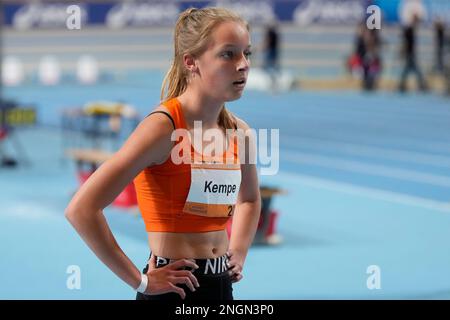 APELDOORN, PAYS-BAS - FÉVRIER 18 : Loes Kempe pendant les championnats néerlandais Athlétisme en salle 2023 à Omnisport sur 18 février 2023 à Apeldoorn, pays-Bas (photo de Patrick Goosen/Orange Pictures) Banque D'Images