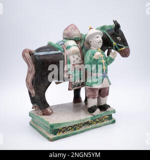 Antique chinois Biscuit glacé famille verte porcelaine Groupe de figure équestre Banque D'Images