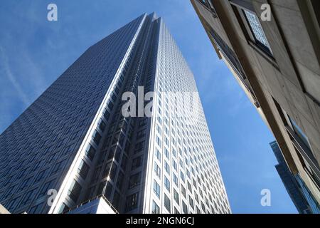 morden architecture européenne de Reuters Plaza avec de grands bâtiments londoniens Thomson Reuters, One Canada Square et City Bank, Angleterre, Royaume-Uni Banque D'Images