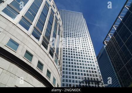 morden architecture européenne de Reuters Plaza avec de grands bâtiments londoniens Thomson Reuters, One Canada Square et City Bank, Angleterre, Royaume-Uni Banque D'Images