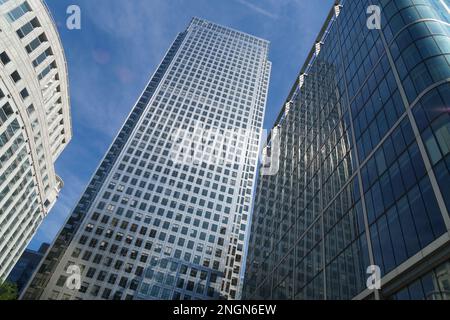 morden architecture européenne de Reuters Plaza avec de grands bâtiments londoniens Thomson Reuters, One Canada Square et City Bank, Angleterre, Royaume-Uni Banque D'Images