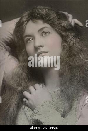 Maude Fealy comme Marie dans 'Louis XI' - photo de Lizzie Caswall Smith (Londres) 1904 ou 1905 - restauré de la carte postale originale par le photographe du Montana Banque D'Images