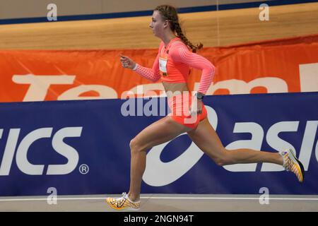 APELDOORN, PAYS-BAS - FÉVRIER 18 : Femke bol en compétition sur les 400m femmes lors des championnats hollandais d'athlétisme en intérieur 2023 à Omnisport sur 18 février 2023 à Apeldoorn, pays-Bas (photo de Patrick Goosen/Orange Pictures) Banque D'Images