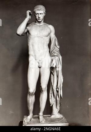 Statues de général romain, Germanicus exposées au musée du Louvre à Paris (France) Banque D'Images