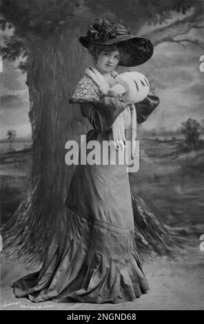 Gabrielle Ray - photo de Lambert, Weston et fils - restaurée à partir de la carte postale originale du Rotary 1905 B par le photographe du Montana Banque D'Images