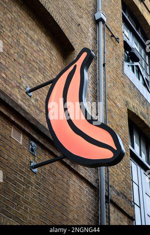 Panneau « banane » sur le mur du marché de Seven Dials à Londres, en Angleterre Banque D'Images