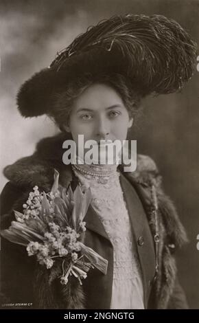 Maude Fealy - photo de London Stereo 1904 ou 1905 - restaurée à partir de la carte postale originale du Rotary 1965 J par le photographe Montana Banque D'Images