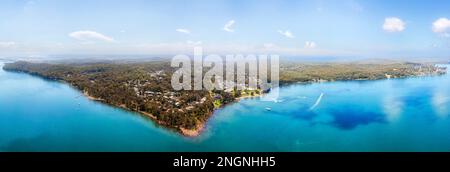 Panorama aérien sur le bord du lac de la plage de Murraies Swansea Cams quai villes de villégiature sur le lac Macquarie de la côte du Pacifique, Australie. Banque D'Images