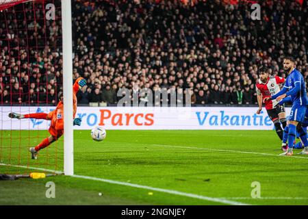 Rotterdam - Alireza Jahanbakhsh de Feyenoord marque le 1-1 lors du match entre Feyenoord et AZ Alkmaar au Stadion Feijenoord de Kuip le 18 février 2023 à Rotterdam, pays-Bas. (Box to Box Pictures/Tom Bode) Banque D'Images