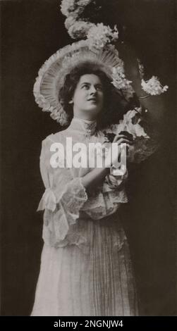 Maude Fealy comme 'Felicity Fair' dans 'cet homme et moi' - photo par la Otto Sarony Co (N y) 1903 ou 1904 - restauré du Rotary original 2906 Une carte postale, posté West Bromwich Angleterre 24 décembre 1906, par Montana photographe Banque D'Images