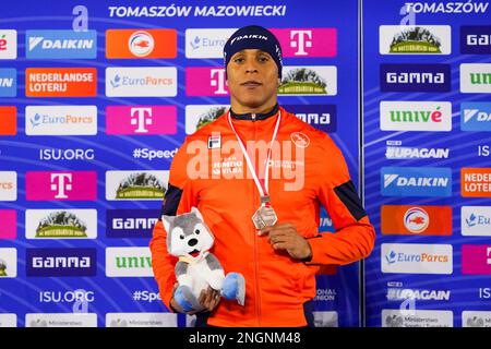 TOMASZOW MAZOWIECKI, POLOGNE - FÉVRIER 18 : Dai Dai N' TAB des pays-Bas lors de la cérémonie de remise des médailles après avoir participé à la division hommes a 500m lors des finales de la coupe du monde de patinage de vitesse de l'UIP sur 18 février 2023 à Tomaszow Mazowiecki, Pologne (photo d'Andre Weening/Orange Pictures) Banque D'Images