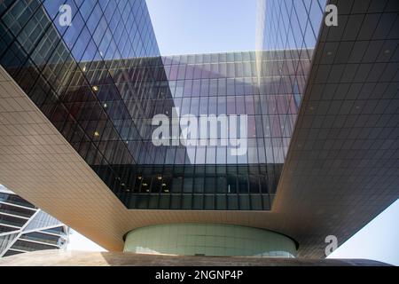 Vue de l'architecture moderne du siège de la société d'investissement Aracapita à Manama Bahreïn. Banque D'Images