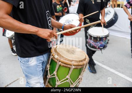 République dominicaine Punta Cana Carnaval annuel. Musiciens, batteurs. Banque D'Images