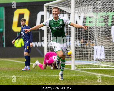 18th février 2023 ; Easter Road, Édimbourg, Écosse : Scottish Premiership football, Hibernian versus Kilmarnock ; will Fish of Hibernian célèbre le but d'ouverture dans la minute 16th Banque D'Images