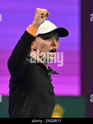 Doha, Qatar. 18th févr. 2023. IGA Swiatek fête ses scores lors du match final des singles entre IGA Swiatek, de Pologne, et Jessica Pegula, des États-Unis, au WTA500 Qatar Open 2023 à Doha, au Qatar, le 18 février 2023. Credit: Nikku/Xinhua/Alay Live News Banque D'Images