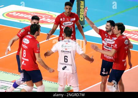 Taranto, Italie. 18th févr. 2023. Exultation PRISMA Taranto. Pendant Gioiella Prisma Taranto vs Emma Villas Aubay Siena, Volleyball Italien Serie A Men SuperLeague Championship à Taranto, Italie, 18 février 2023 Credit: Independent photo Agency/Alay Live News Banque D'Images