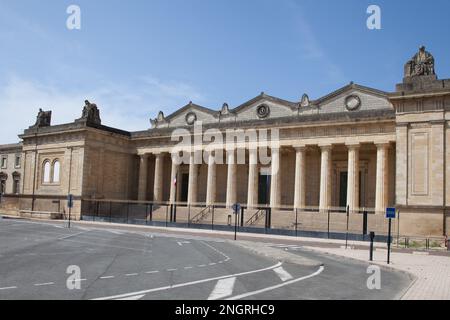 Bordeaux , Aquitaine France - 01 18 2023 : Palais de justice à bordeaux avec façade de rue en colonnes Banque D'Images