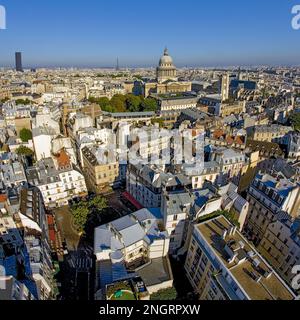 PARIS (75) 5TH AR. VUE SUR LE QUARTIER DE MOUFFETARD. AU PREMIER PLAN GAUCHE, LA PLACE DE LA CONTRESCARPE. EN ARRIÈRE-PLAN AU CENTRE, LE PANTHE Banque D'Images