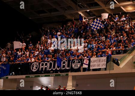 Turin, Italie. 18th févr. 2023. Supporters of Germani Brescia pendant les huit finales - semi-finales - Prosciutto Carpegna Pesaro vs Germani Brescia, Italian Basketball Cup hommes à Turin, Italie, 18 février 2023 Credit: Independent photo Agency/Alay Live News Banque D'Images