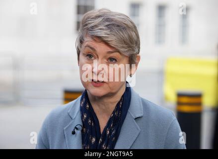 Londres, Royaume-Uni. 19th févr. 2023. Yvette Cooper, Secrétaire de Shadow Home, aux studios de la BBC Credit: Mark Thomas/Alay Live News Banque D'Images
